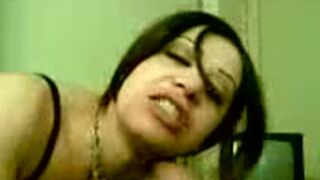 Mujer musulmana chupó y le dio a su marido por el culo a su hermana