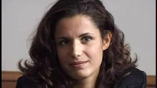 El financiero Alex Crawford se desnudó frente a Woodman en un hotel