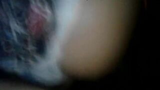 El tipo metió su polla en la amante dormida anal en bragas blancas