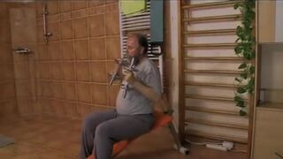 Nieta follada con el abuelo en la ducha después del entrenamiento deportivo