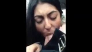 Mujer armenia chupa la polla y los huevos de un taxista