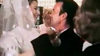 Los hermanos del novio se follan a la novia en dos pollas en la boda