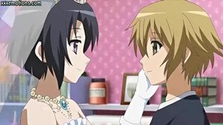 El novio vio a la novia con un vestido y la folló antes de la boda.