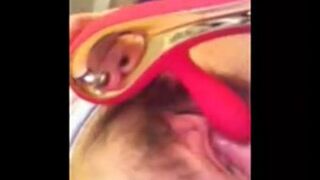 Natasha Koroleva mostró la masturbación del coño peludo