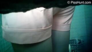 Cámara oculta en el baño de mujeres de una universidad rusa