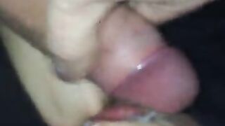 Masturbarse durmiendo y correrse en su boca