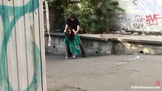 Sureño se folla a una chica atada en el patio trasero