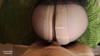 Hermanastra adolescente abrió las piernas en medias