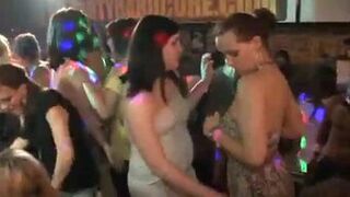 Música,,, y mujeres que buscan más polla, segunda parte