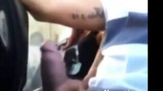 La polla de los chicos enciende a la chica