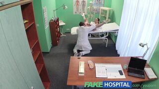 sexy enfermera nueva luvs trabajando para su nuevo gerente