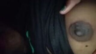 Desi gf muestra sus pechos calientes a su novio