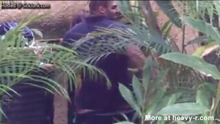 mierda nubile puta en los arbustos