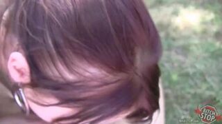 Eva se golpeó en el bosque y le gustó cada segundo de su loca aventura sexual