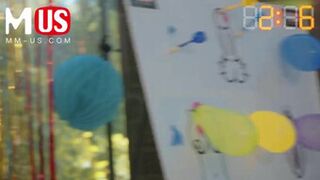 en esta secuencia de semanas de jerkaoke echa un vistazo a aria lee y robby lee follan alrededor