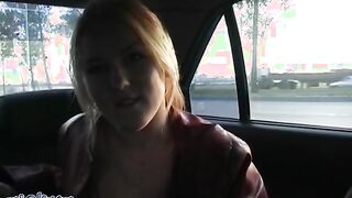 Chico ruso persuadió a un extraño para mamar y follar