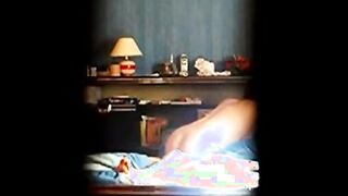 Hijo espía a mamá follando con su mejor amigo