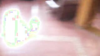 Chicos rusos sacaron a un estudiante de la fiesta para un trío sexual