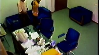 Jefe se folla a su asistente en cámara oculta