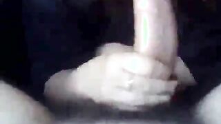 Madura hace una mamada casera ante la cámara