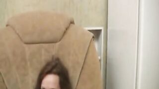 Chica rusa golpea y se masturba el coño