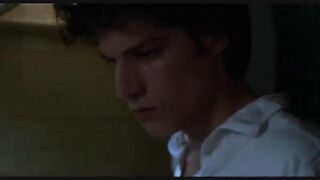 Escenas eróticas de la película "Dreamers" con EVA desnudo verde