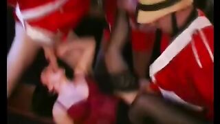 Los bomberos abarrotaron una prostituta.