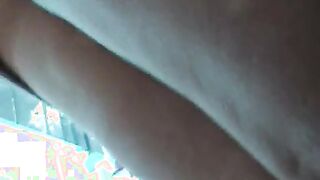 Foto de stock Hunter se quita la niña de coño desnudo debajo de la falda